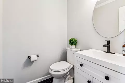 Bath - 2980 Friends Rd, Annapolis, MD 21401 photo 1 of 4