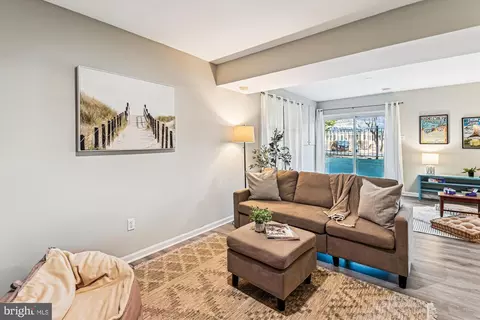 Living - 2980 Friends Rd, Annapolis, MD 21401 photo 2 of 2