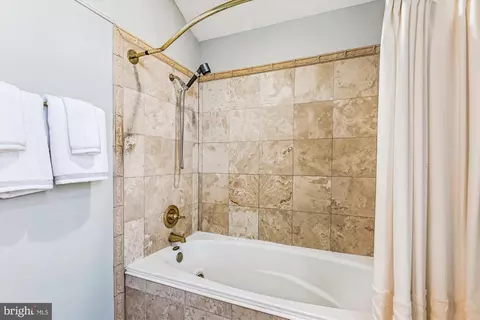 Bath - 2980 Friends Rd, Annapolis, MD 21401 photo 2 of 4