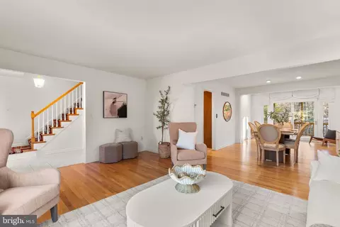 Living - 1614 Comanche Rd, Arnold, MD 21012 photo 3 of 7