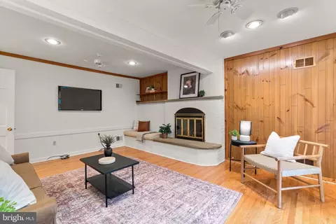 Living - 1614 Comanche Rd, Arnold, MD 21012 photo 6 of 7
