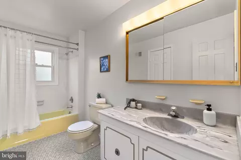 Bath - 1614 Comanche Rd, Arnold, MD 21012 photo 1 of 3
