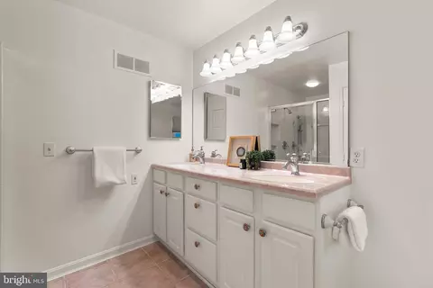 Bath - 1614 Comanche Rd, Arnold, MD 21012 photo 3 of 3