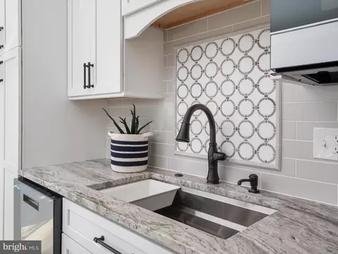 Kitchen - 4083 Waterview Dr, Edgewater, MD 21037 photo 4 of 7