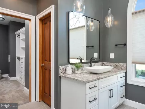Bath - 4083 Waterview Dr, Edgewater, MD 21037 photo 3 of 6