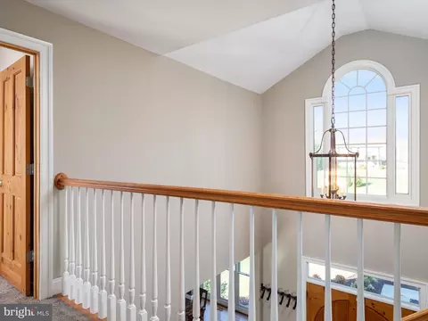 Entry Way - 4083 Waterview Dr, Edgewater, MD 21037 photo 4 of 8