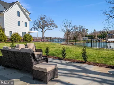 Exterior - 4083 Waterview Dr, Edgewater, MD 21037 photo 7 of 9