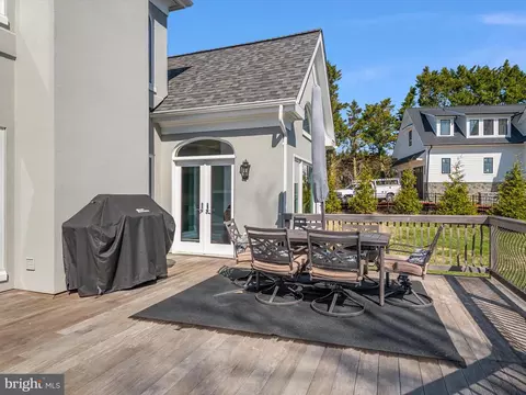 Exterior - 4083 Waterview Dr, Edgewater, MD 21037 photo 5 of 9