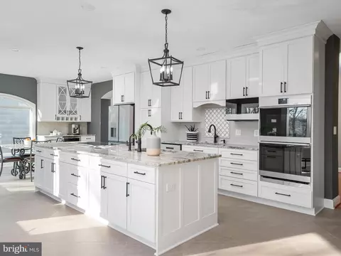 Kitchen - 4083 Waterview Dr, Edgewater, MD 21037 photo 1 of 7