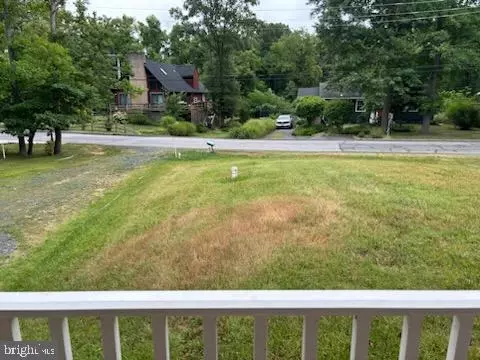 Exterior - 404 Beach Dr, Annapolis, MD 21403 photo 2 of 3