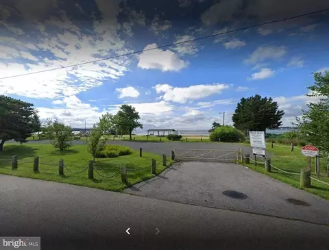 Exterior - 404 Beach Dr, Annapolis, MD 21403 photo 3 of 3