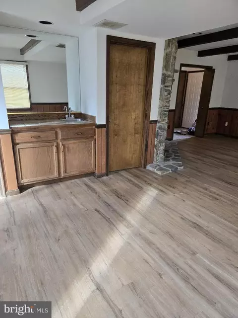 Entry Way - 404 Beach Dr, Annapolis, MD 21403 photo 1 of 2