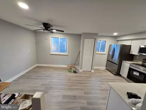 7982 Tower Bridge Dr, Pasadena, MD 21122 photo 3