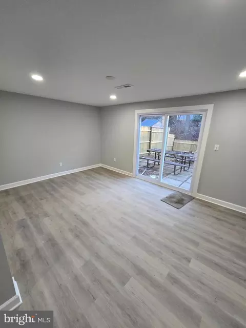 7982 Tower Bridge Dr, Pasadena, MD 21122 photo 10