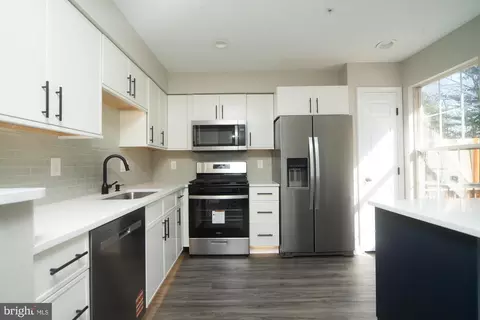 725 Pine Drift Dr, Odenton, MD 21113