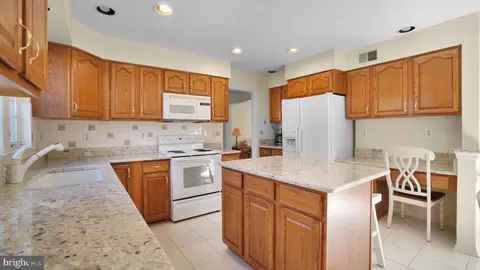 Kitchen - 2709 Strongs Ct, Crofton, MD 21114 photo 3 of 3
