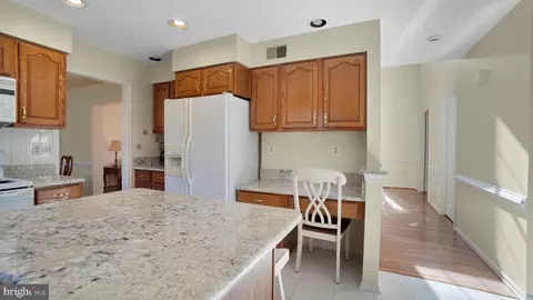 Entry Way - 2709 Strongs Ct, Crofton, MD 21114 photo 3 of 9