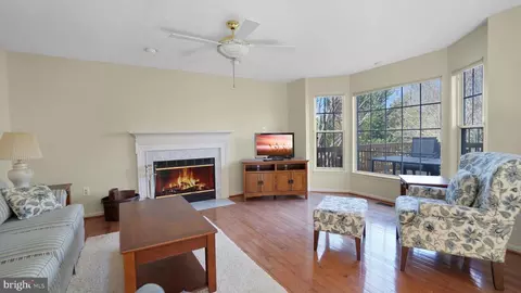 Living - 2709 Strongs Ct, Crofton, MD 21114 photo 2 of 2