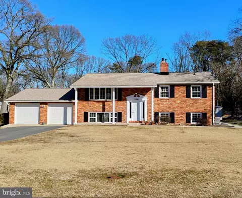 7881 Elizabeth Rd, Pasadena, MD 21122