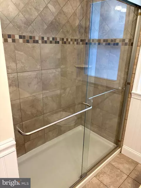 Bath - 216 W Riverview Rd, Baltimore, MD 21225 photo 3 of 4