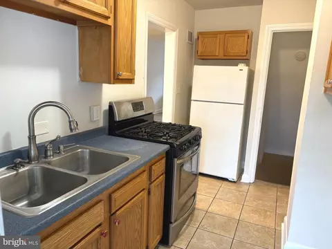 Kitchen - 216 W Riverview Rd, Baltimore, MD 21225 photo 2 of 2
