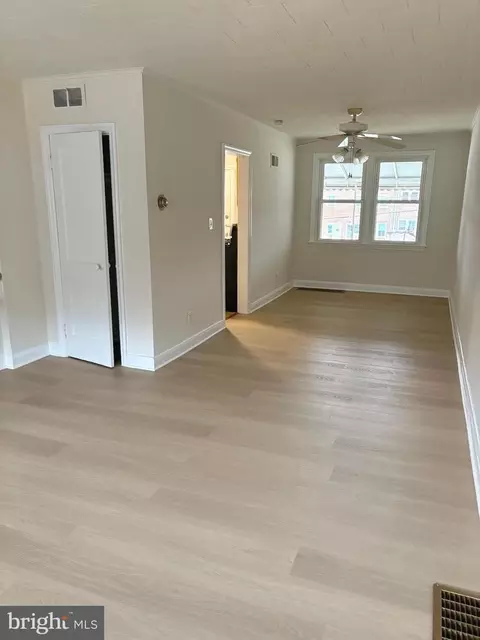 Living - 216 W Riverview Rd, Baltimore, MD 21225 photo 2 of 3