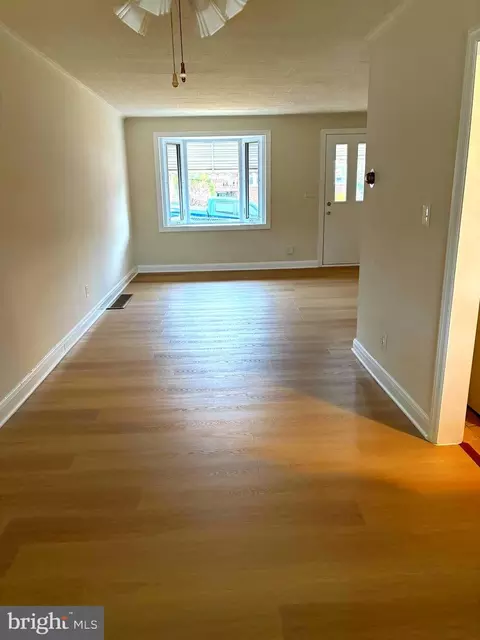 Living - 216 W Riverview Rd, Baltimore, MD 21225 photo 3 of 3