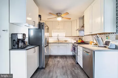 Kitchen - 104 Bosun Rd, Arnold, MD 21012 photo 1 of 2