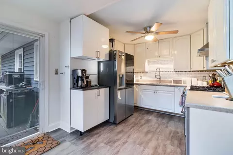 Entry Way - 104 Bosun Rd, Arnold, MD 21012 photo 4 of 4
