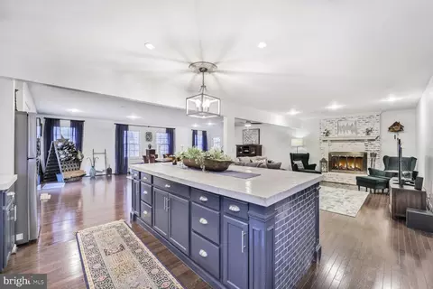 1200 Viking Dr N, Arnold, MD 21012
