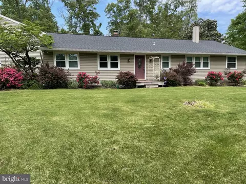 8371 Beachwood Park Rd, Pasadena, MD 21122