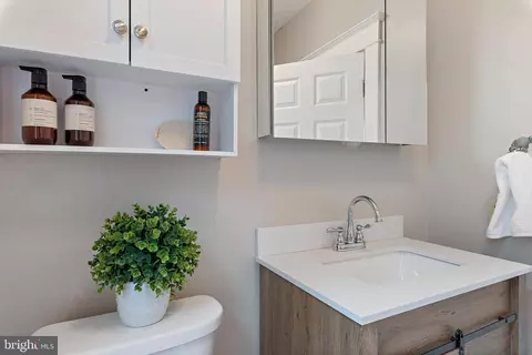 Bath - 503 Burnside St, Annapolis, MD 21403 photo 2 of 3