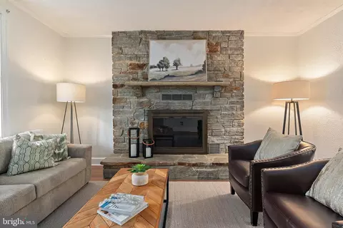 Living - 503 Burnside St, Annapolis, MD 21403 photo 2 of 3
