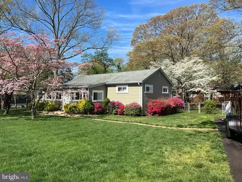 622 Center Dr, Severna Park, MD 21146