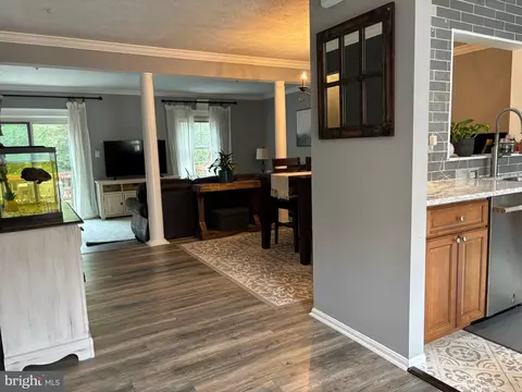 Entry Way - 2517 Smoketree Ln, Crofton, MD 21114 photo 2 of 4
