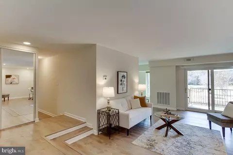 21 Silverwood Cir #7, Annapolis, MD 21403