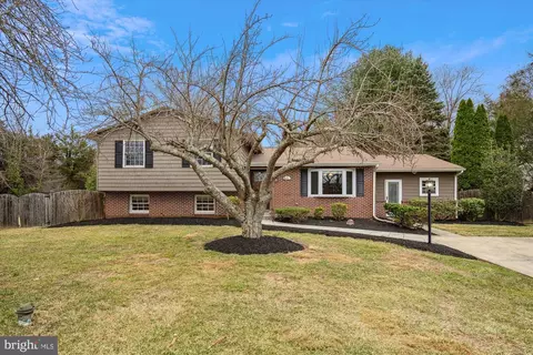 1831 Brett Ct, Annapolis, MD 21401 photo 2
