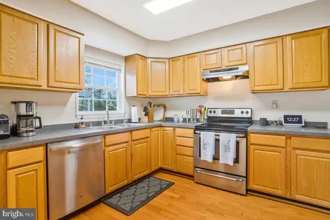 Kitchen - 7912 Belhaven Ave, Pasadena, MD 21122 photo 1 of 3