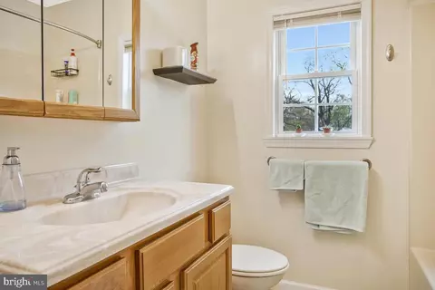 Bath - 7912 Belhaven Ave, Pasadena, MD 21122 photo 1 of 2