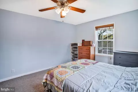 Bedroom - 7912 Belhaven Ave, Pasadena, MD 21122 photo 2 of 4