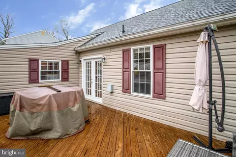 Exterior - 7912 Belhaven Ave, Pasadena, MD 21122 photo 4 of 8