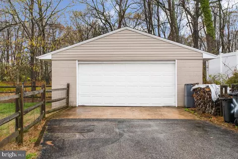 Exterior - 7912 Belhaven Ave, Pasadena, MD 21122 photo 8 of 8