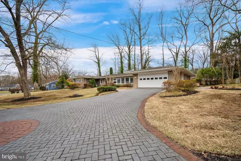 1854 Lindamoor Dr, Annapolis, MD 21401