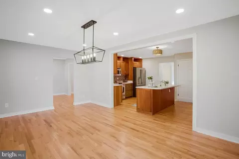 Entry Way - 4920 Thomas Dr, Shady Side, MD 20764 photo 1 of 4