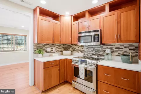 Kitchen - 4920 Thomas Dr, Shady Side, MD 20764 photo 4 of 5