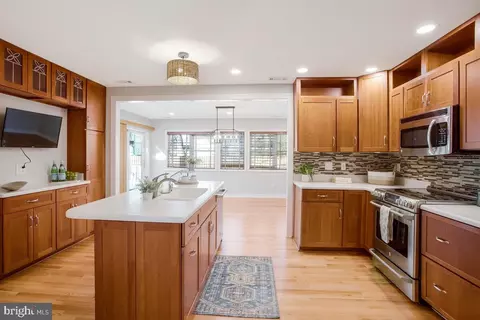 Kitchen - 4920 Thomas Dr, Shady Side, MD 20764 photo 1 of 5