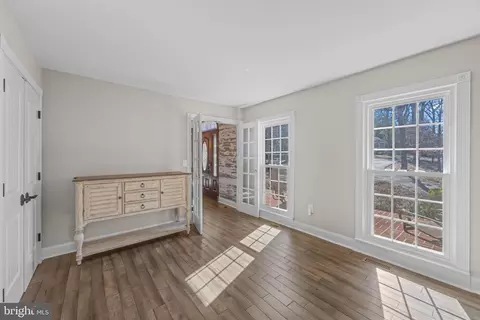 Entry Way - 415 Edgewater Rd, Pasadena, MD 21122 photo 2 of 2