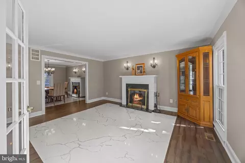 Living - 415 Edgewater Rd, Pasadena, MD 21122 photo 1 of 3
