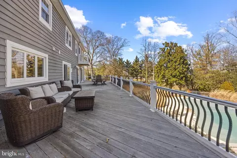 Exterior - 415 Edgewater Rd, Pasadena, MD 21122 photo 2 of 4