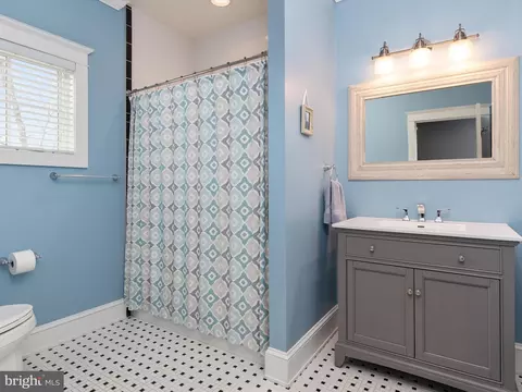 Bath - 2979 Valley View Rd, Annapolis, MD 21401 photo 3 of 4